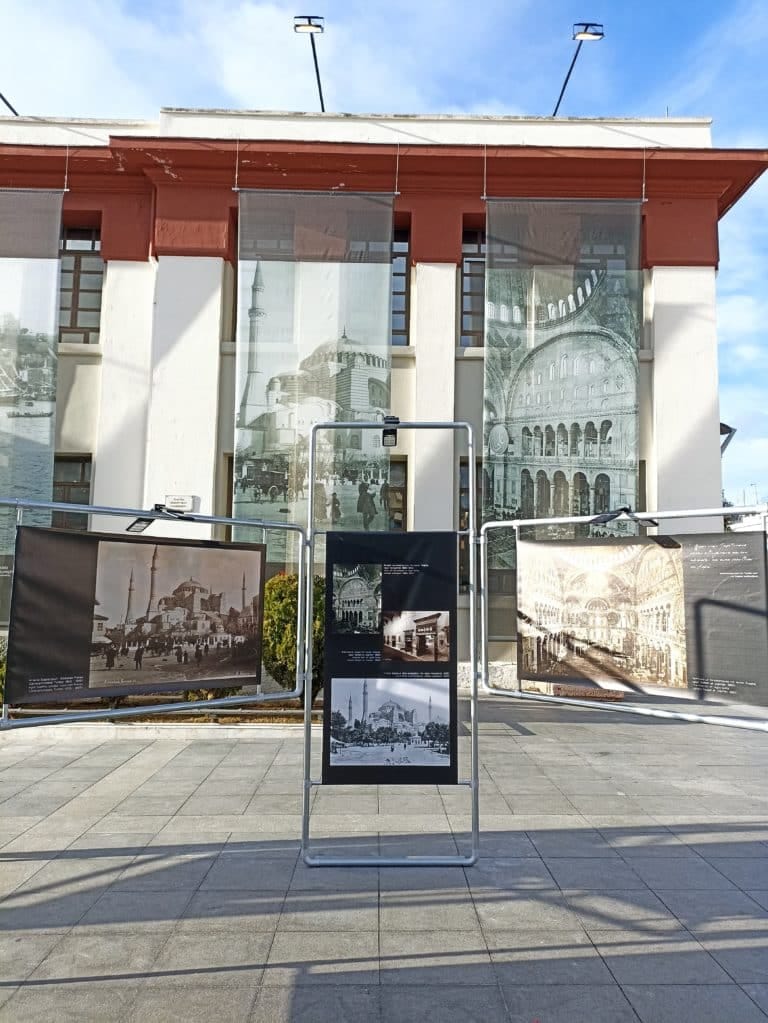 «Εις την Πόλιν»