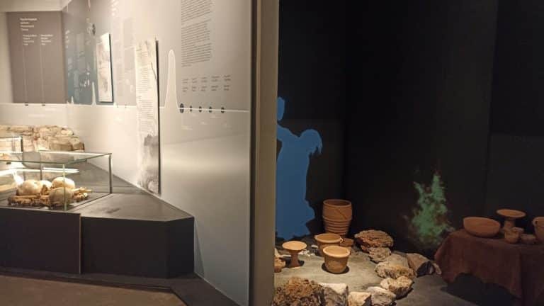 «Στο προϊστορικό κατάλυμα» στο Σπήλαιο Λιμνών